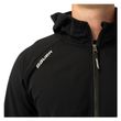 BAUER Team Fleece Zip Hoodie Senior Schwarz: BAUER-Schulterlogo und YKK-Frontreißverschluss im Detail