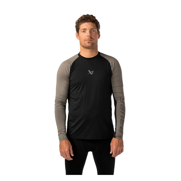 BAUER S26 Performance Baselayer Oberteil Senior in Schwarz/Grau am Model – Vorderansicht