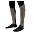 Bein- und Logo-Detail der BAUER S26 Performance Baselayer Hose Senior