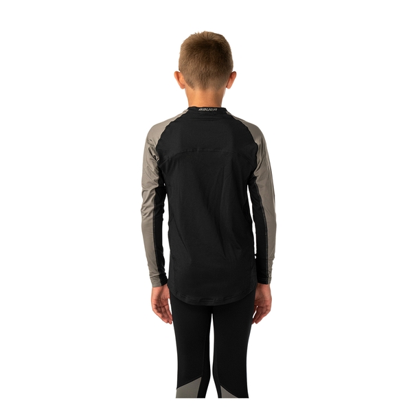 BAUER S26 Performance Baselayer Oberteil Youth in Schwarz/Grau am Model – Rückansicht