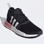 FY3771-adidas-nmd-r1-laufschuhe-running-sneaker-trainer-black-pink-metallic-damen-schwarz-a.jpg