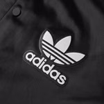 DV1617-adidas-originals-satin-coach-jacket-stadion-jacke-Glanzjacke-Jacke-schwarz-trefoil-2.jpg