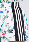 ED4761-adidas-originals-flower-trefoil-shorts-kurze-hose-weiss-sport-freizeit-blumen-02.jpg
