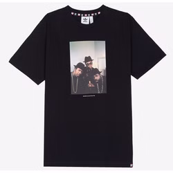 GN5928-adidas-originals-run-dmc-photo-tee-shirt-03.jpg GN5928-adidas-originals-run-dmc-photo-tee-shirt-03.jpg
