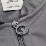 HI3002-adidas-originals-tricot-sst-superstar-tt-track-top-grau-schwarz-weiss-a.jpg
