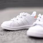 FU6675-adidas-stan-smith-el-infant-cloud-whitecore-black-iridescent-3.jpg