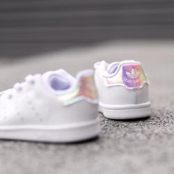 FU6675-adidas-stan-smith-el-infant-cloud-whitecore-black-iridescent-2.jpg FU6675-adidas-stan-smith-el-infant-cloud-whitecore-black-iridescent-2.jpg