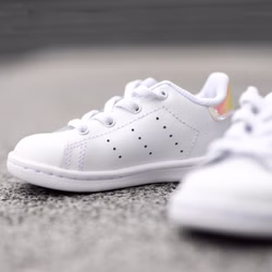 FU6675-adidas-stan-smith-el-infant-cloud-whitecore-black-iridescent-3.jpg FU6675-adidas-stan-smith-el-infant-cloud-whitecore-black-iridescent-3.jpg