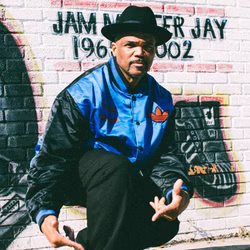 1-GN5931-adidas-originals-run-dmc-varsity-bomber-jacke-padded-herbst-jacke-blau-hip-hop-7.jpg 1-GN5931-adidas-originals-run-dmc-varsity-bomber-jacke-padded-herbst-jacke-blau-hip-hop-7.jpg
