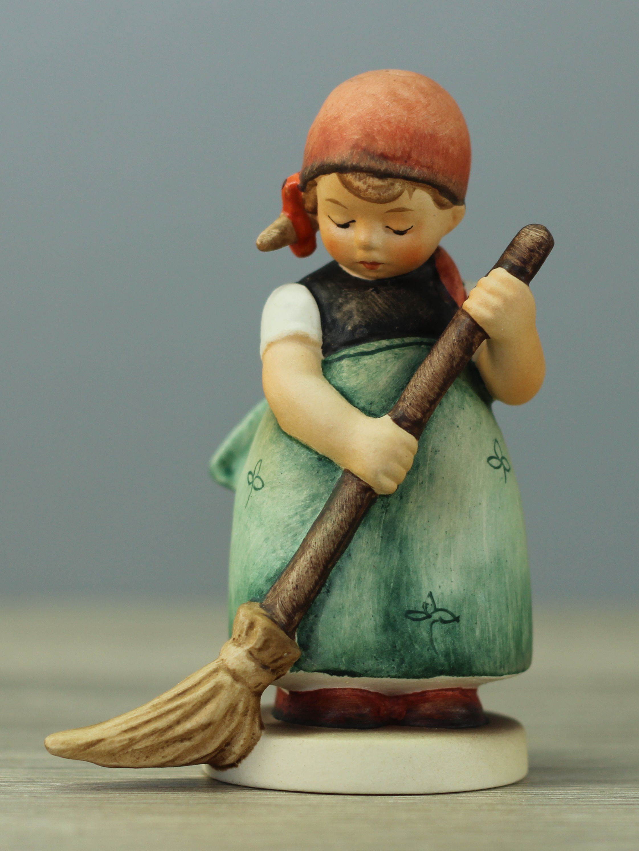 Goebel Hummel Figur 1 4/0 Kehrliesl