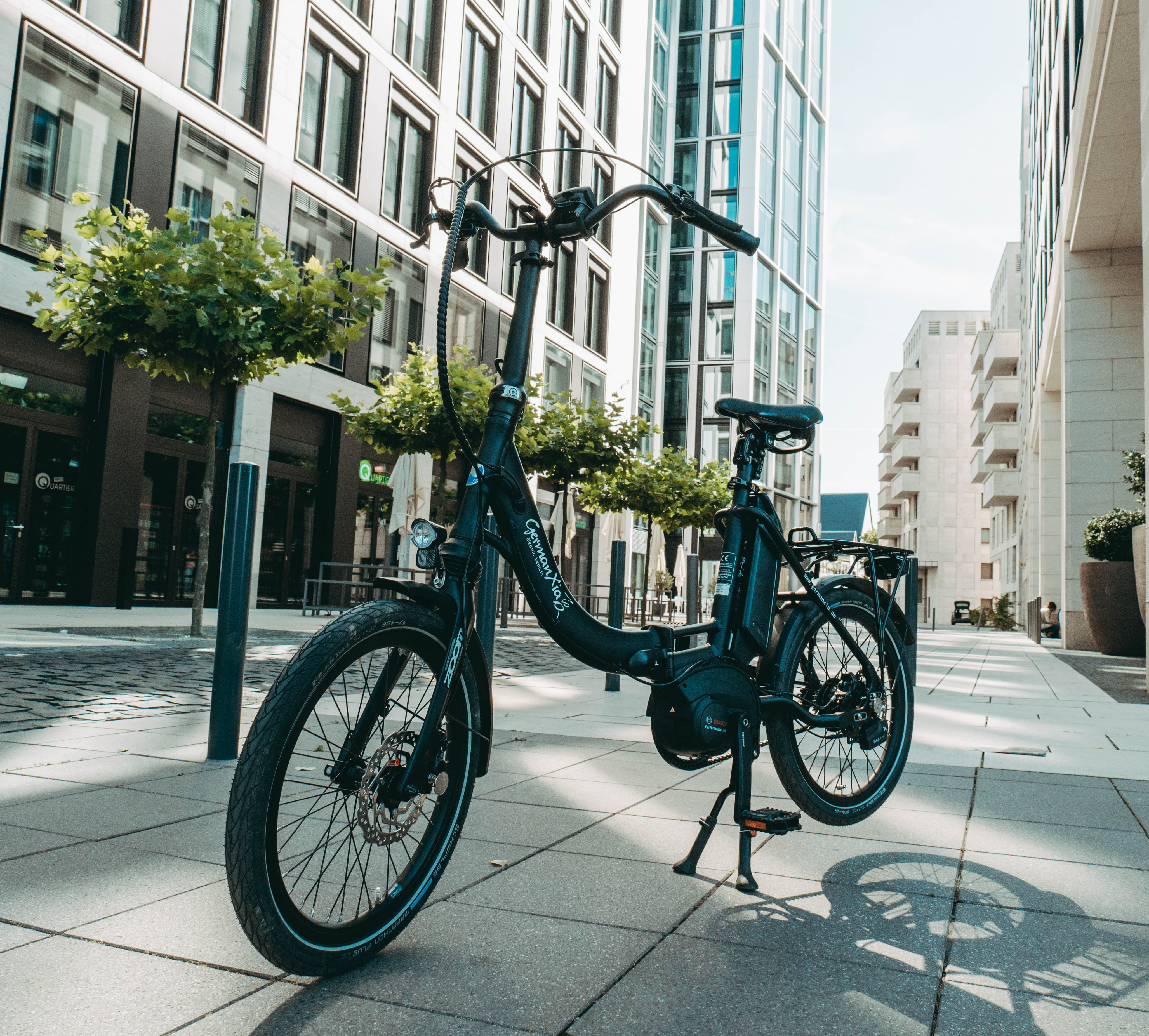 Kompaktes GermanXia Mobilemaster E-14 PP Klapp-E-Bike für den Stadtverkehr und Pendler in Frankfurt