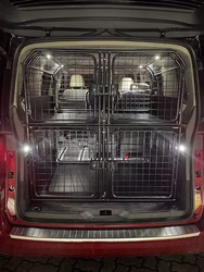BAAC Viererbox – weitere Ansicht Zusammenhängende BAAC Viererbox mit vier Hundebereichen auf zwei Ebenen