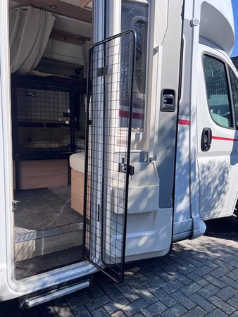 Maßangefertigte Gittertür für Wohnmobil & Wohnwagen