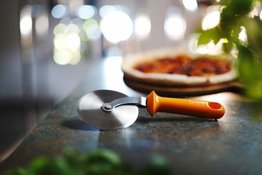 Pizzaschneider Pizzer heavy-duty,designed by Robert Bronwasser,Orange,⌀97x240mm