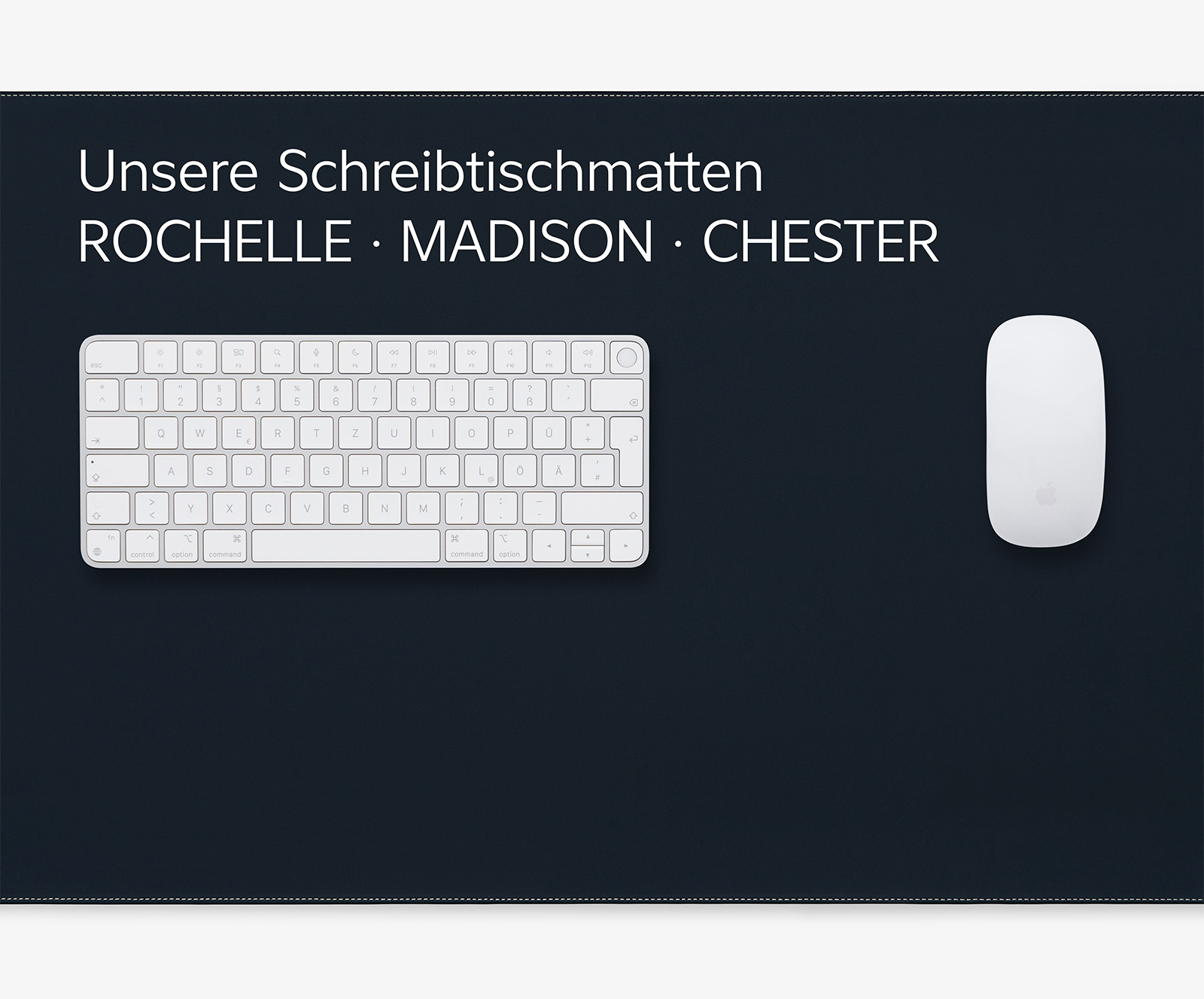Schreibtischmatte aus pflanzlich gegerbtem schwarzem Leder mit Apple Tastatur und Apple Maus, umlaufender weißer Sichtnaht und Logoprägung, Draufsicht