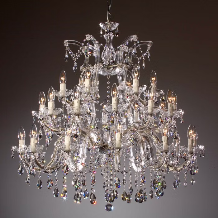 Swarovski Kronleuchter bei traumlampen.ch 30-armiger Swarovski Kronleuchter mit SPECTRA Crystal