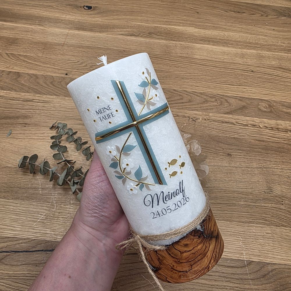 Taufkerze mit echtem Holz MEINOLF mit Designdruck und Echtwachsverzierung