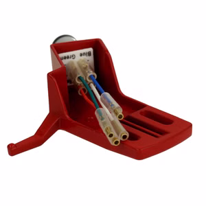 THAKKER CHS-13 gekröpftes Phono Headshell in Rot. Perspektive von unten.