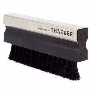 11018-THAKKER-William-s-Black-Goatee-Even-Darker-----Schallplattenbuerste-jetzt-mit-10--mehr-echtem-Ziegenhaar-ZB-THAKKER-GOATHAIRBRUSH-DARK-BK.jpg