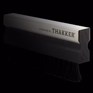 11018-THAKKER-William-s-Black-Goatee-Even-Darker-----Schallplattenbuerste-jetzt-mit-10--mehr-echtem-Ziegenhaar-ZB-THAKKER-GOATHAIRBRUSH-DARK-BK_3.jpg