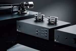 11644-Pro-Ject-Tube-Box-S3-B---Symmetrischer-Phono-Vorverstaerker--MM-MC--schwarz-PJ-TB-S3-B-B.jpg