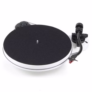 9205-Pro-Ject-RPM-1-Carbon-Plattenspieler-Ortofon-2M.jpg